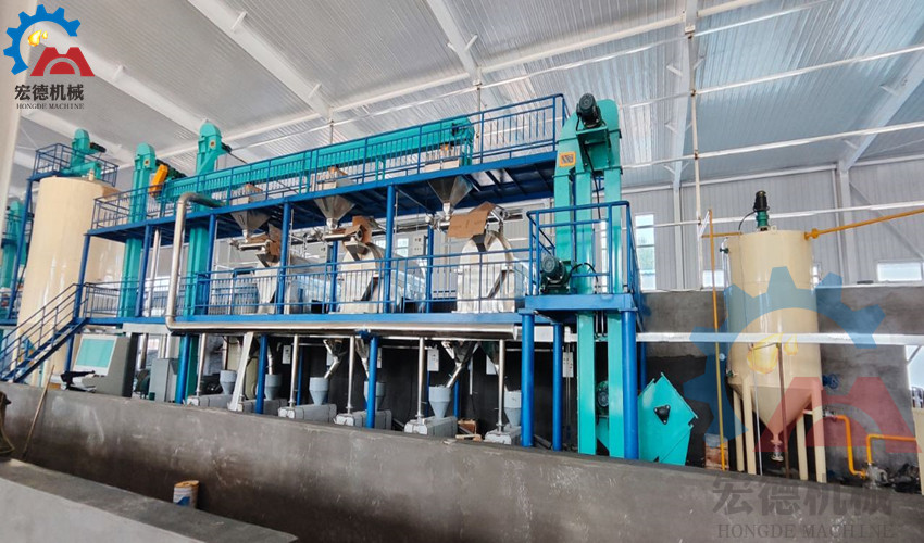 <a href=http://m.xinph.com/zhayouji/ target=_blank class=infotextkey>榨油機(jī)</a>廠家